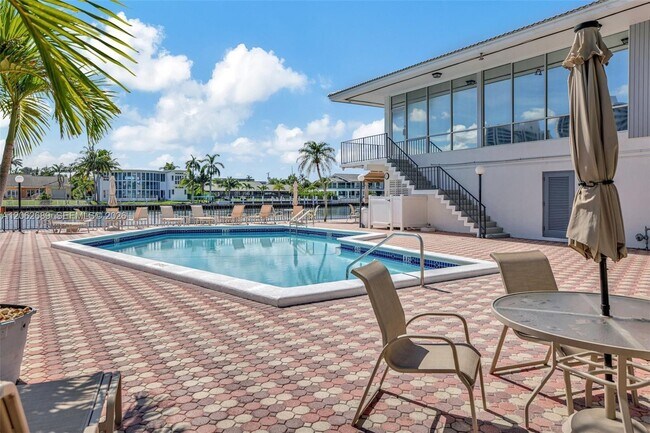 Foto del edificio - 3113 S Ocean Dr