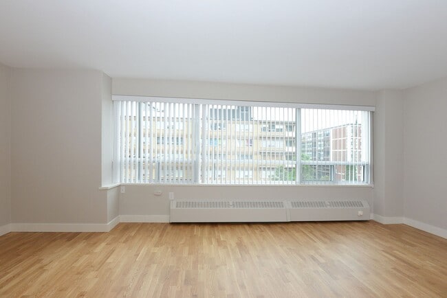 Building Photo - 265 Russell Hill Road