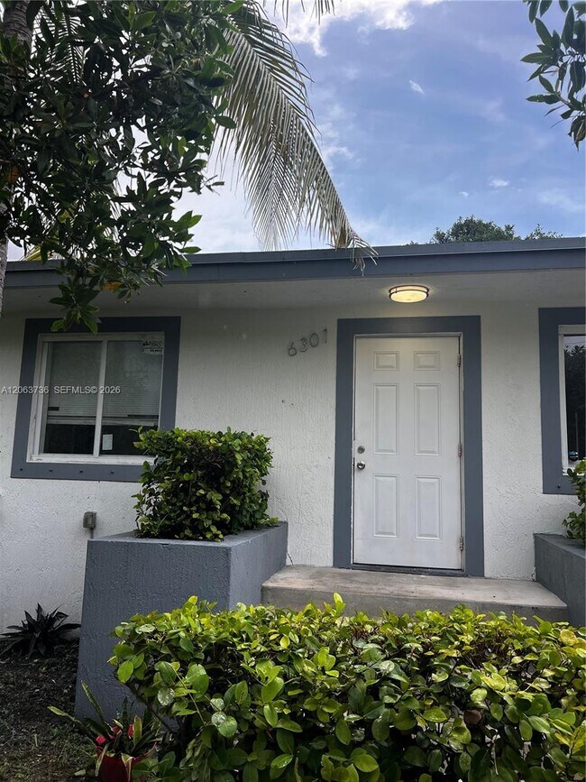 Foto del edificio - 6301 NW 1st Pl