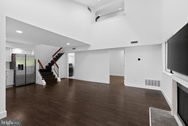 Building Photo - 5104 Tracy Ct