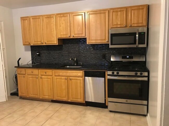 Photo - 142 Walnut St Apartment