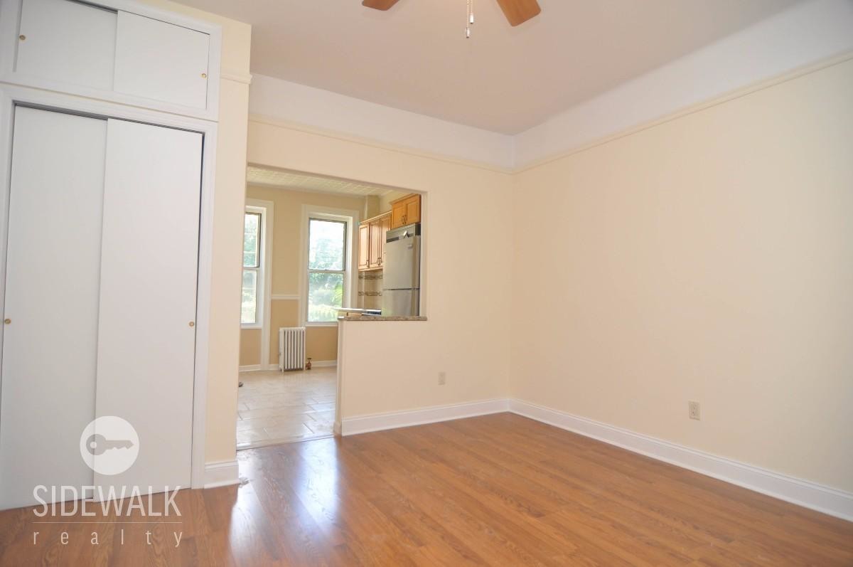 Building Photo - 1864 Cornelia St