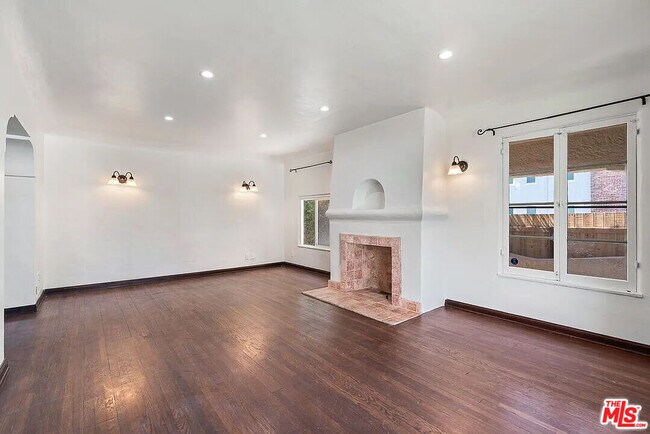 Foto del edificio - 8230 Blackburn Ave