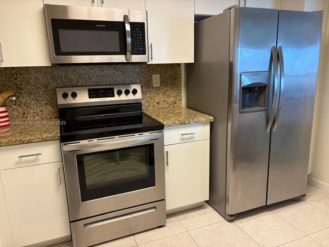Foto del edificio - 3530 Mystic Pointe Dr