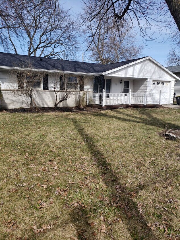 Foto principal - 3 BR House Near Snider High School