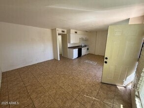 Building Photo - 2333 W Glenrosa Ave