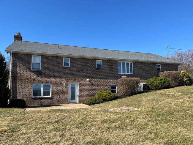 Foto del edificio - 1162 Bucktail Ln.