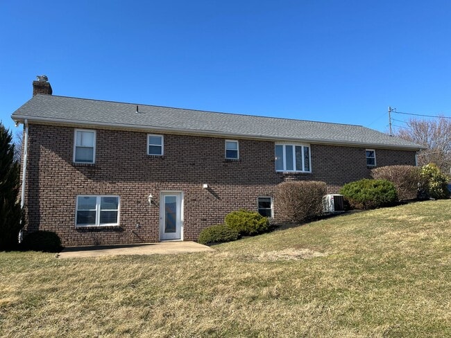 Building Photo - 1162 Bucktail Ln.