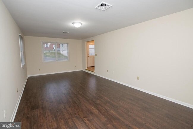 Building Photo - 38 Linden Ave