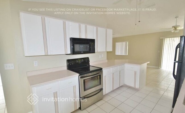Building Photo - 3121 Silver Palm Dr