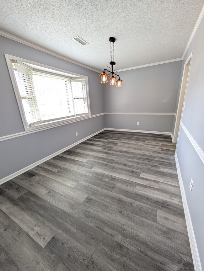 Foto del edificio - 3129 Burke Mill Ct