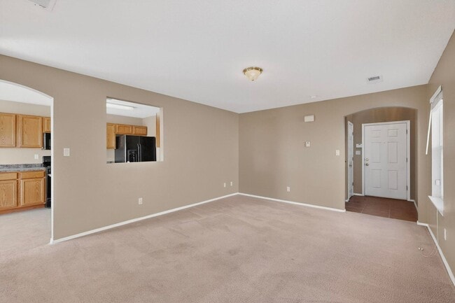 Building Photo - West Side 2/story 3 Bedroom 2.5 Bath 1605/sf 2/CG