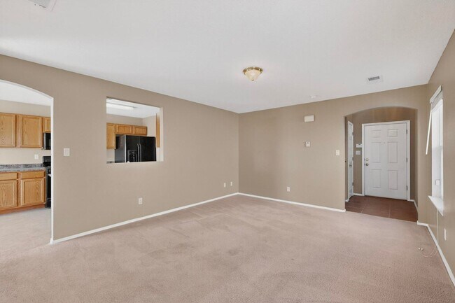 Foto del edificio - West Side 2/story 3 Bedroom 2.5 Bath 1605/sf 2/CG