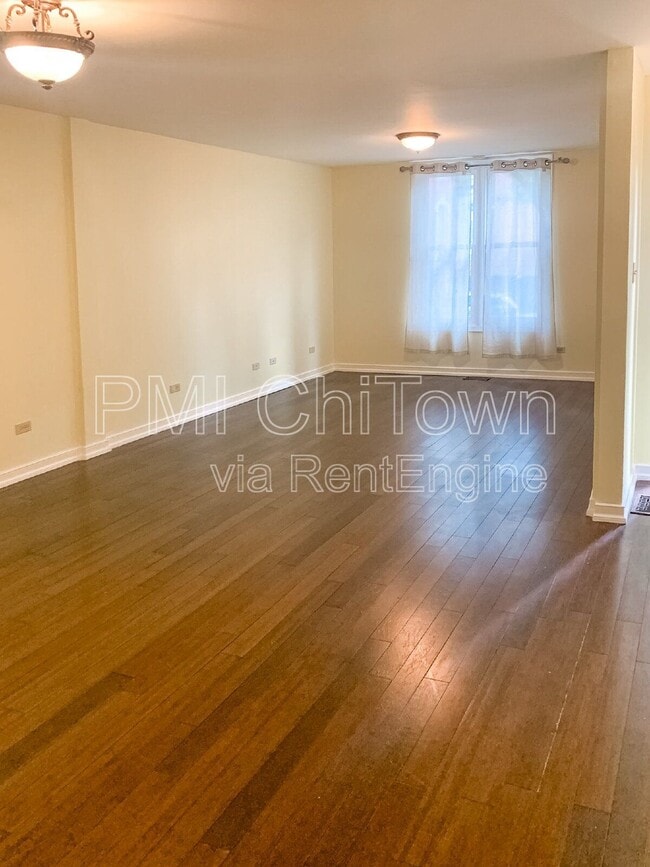 Building Photo - 3131 S Giles Ave