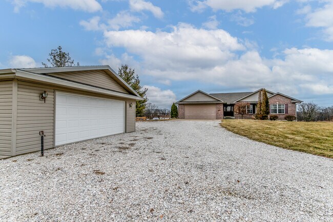 Building Photo - 5888 Co Rd 345