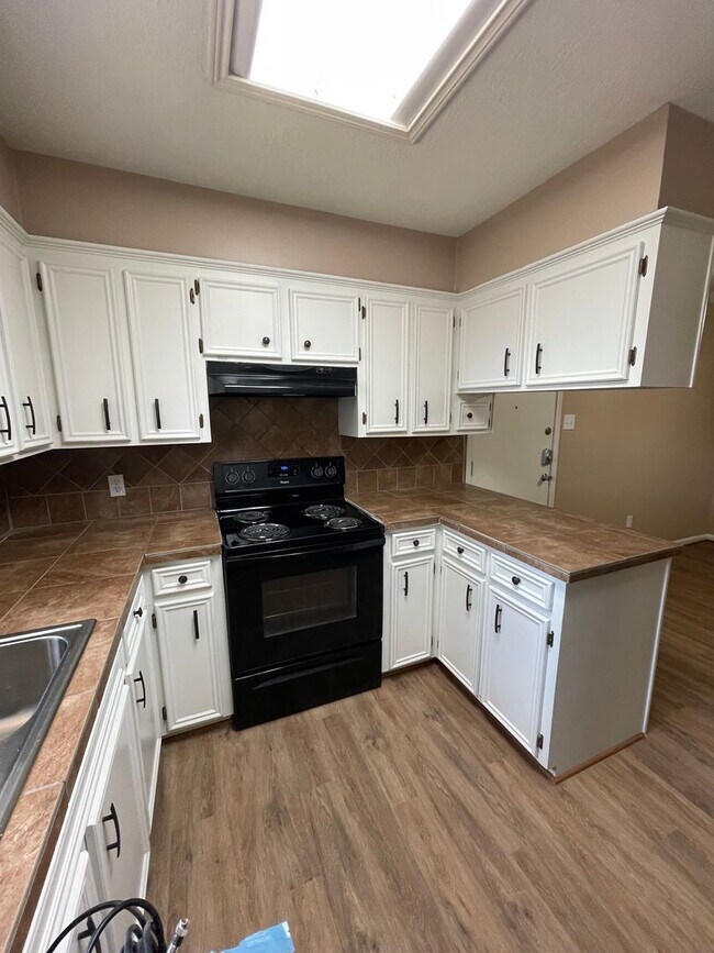 Building Photo - 2805 Henry Ct