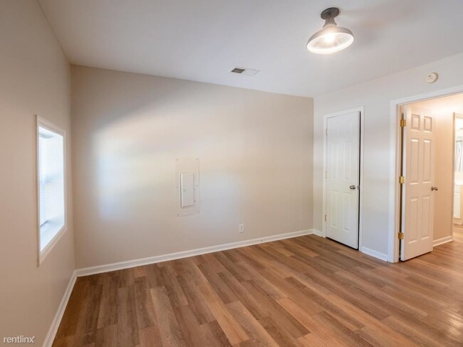 Building Photo - 4 br, 2 bath House - 3028 Creekwood Dr
