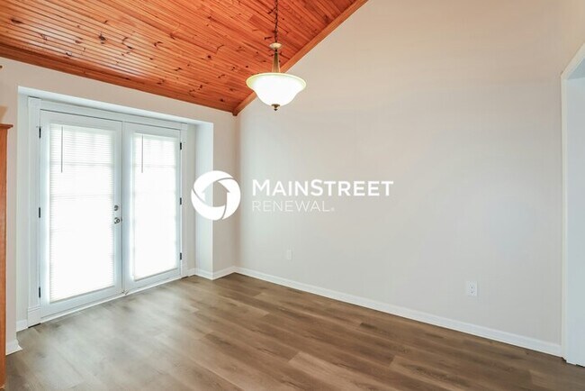 Foto del edificio - 3 Bedroom Pet-Friendly Home in Lees Summit, MO with Main Street Renewal