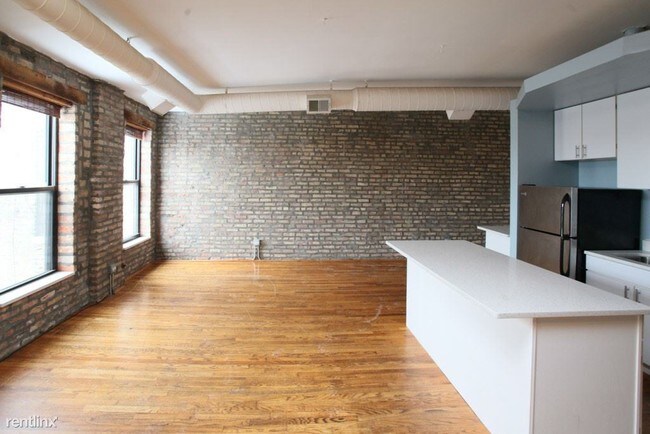 Building Photo - 1570 N Milwaukee Ave