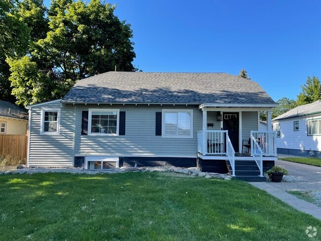 3124 W Fairview Ave