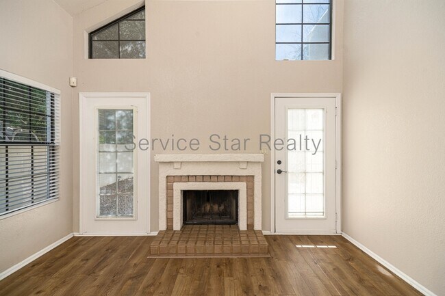Building Photo - 8910 S Heather Dr