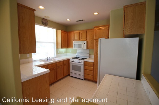 Building Photo - 28447 Mayfair Dr