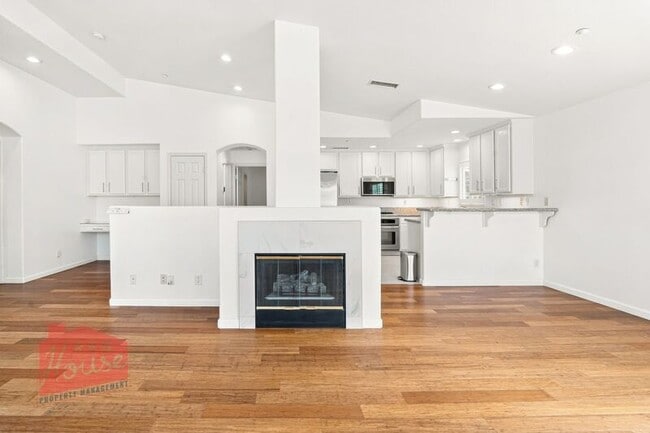 Building Photo - 6361 Alexandri Cir