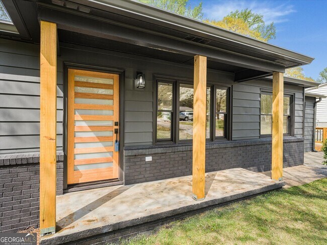 Building Photo - 960 Pine Forest Dr SW