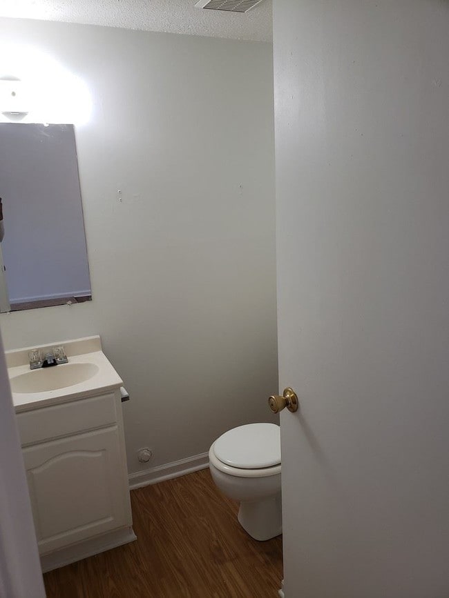 4121 Bethania Station Rd, WinstonSalem, NC 27106 Room for Rent in