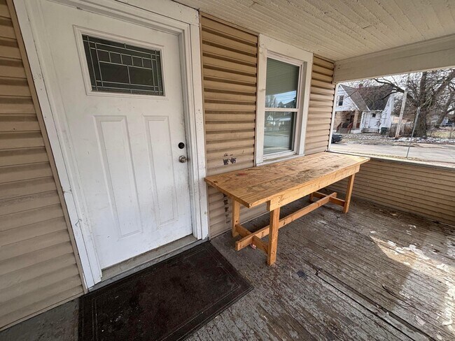 Foto del edificio - 218 Lechner Ave