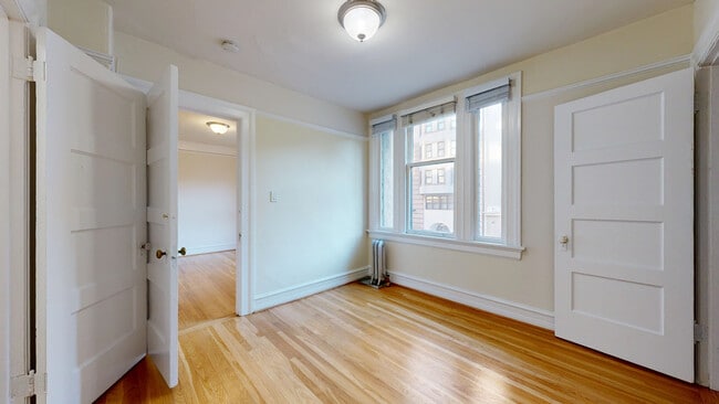 Building Photo - 698 Bush St