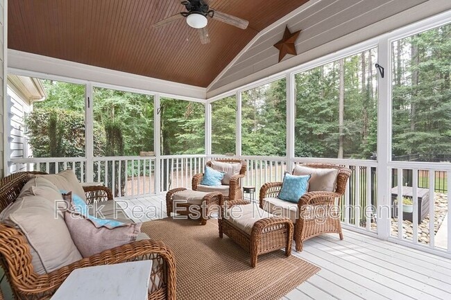 Foto del edificio - 215 Harrison Pond Dr