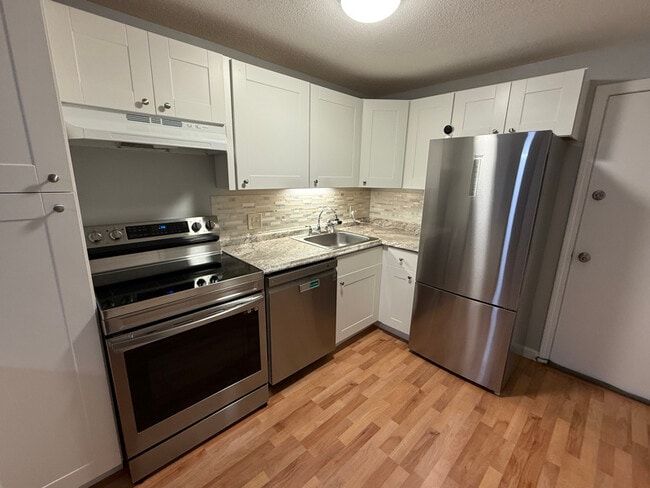 Foto del edificio - 105 Elmwood Dr