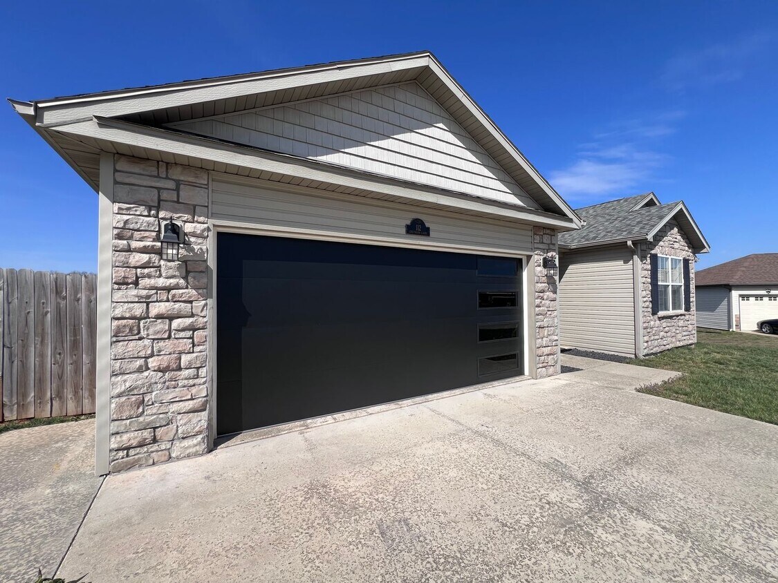 Foto del edificio - Beautiful Modern 5-Bedroom Home in Brush Creek-St. Robert!