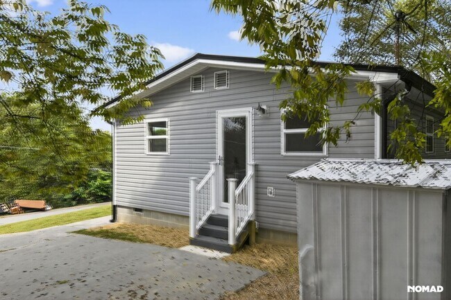 Building Photo - Charming 3BR House in Athens