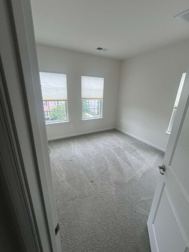 Foto del edificio - 1642 Dorothy Ln
