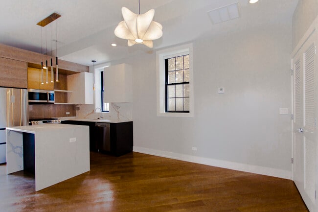 Building Photo - 1436 W Blackhawk St