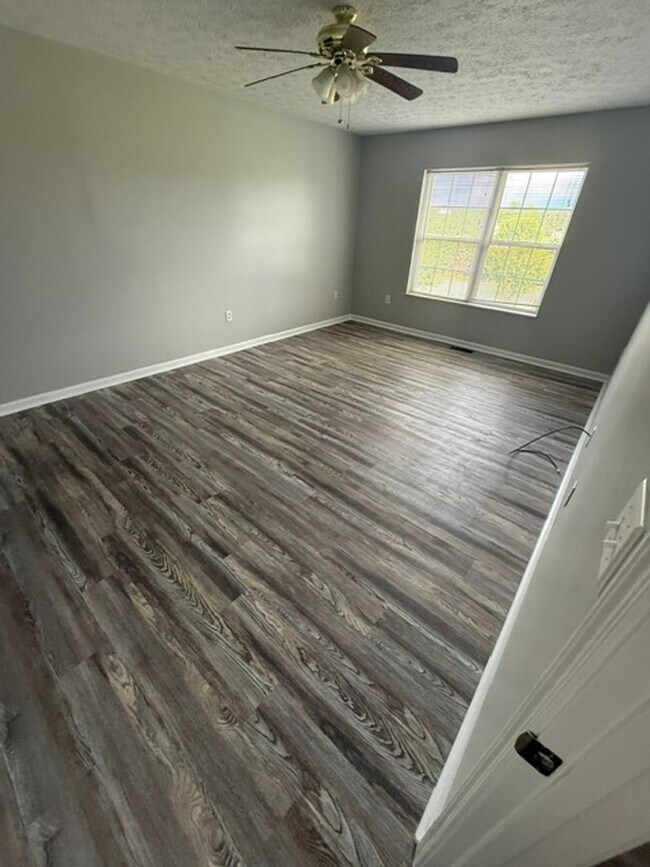 Building Photo - 1721 Sparrow Ln