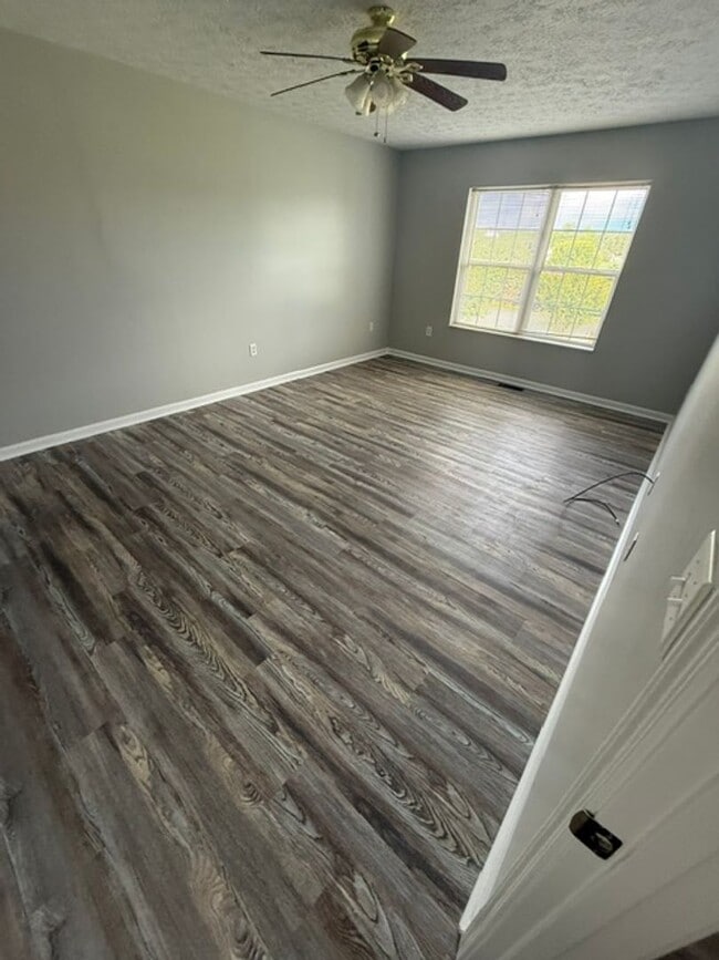 Foto del edificio - 1721 Sparrow Ln