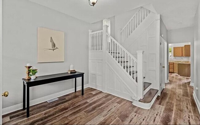 Building Photo - Beautifully remodeled 6 BR, 1.5 Bath brick...