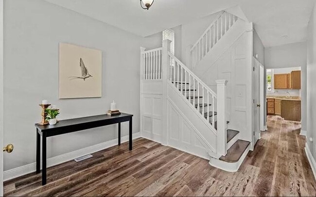 Foto del edificio - Beautifully remodeled 6 BR, 1.5 Bath brick...