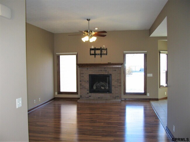 Building Photo - 330 8th St Cir