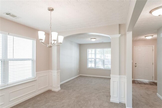 Foto del edificio - 9482 Lakeview Rd