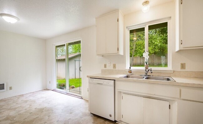 Building Photo - Discover Your Perfect Retreat in Ferndale'...