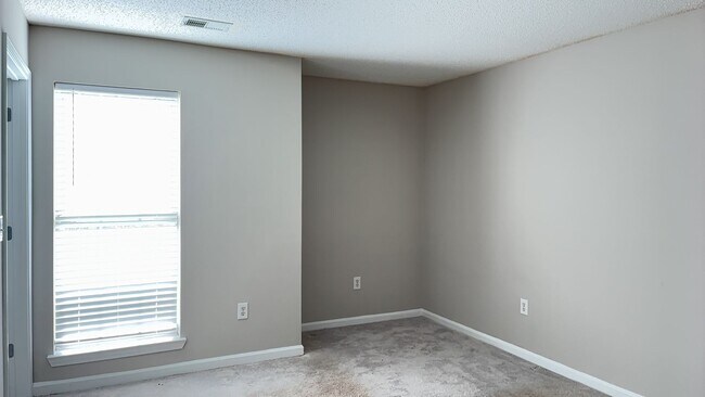 Foto del edificio - 2 bedroom, 2 bath condo