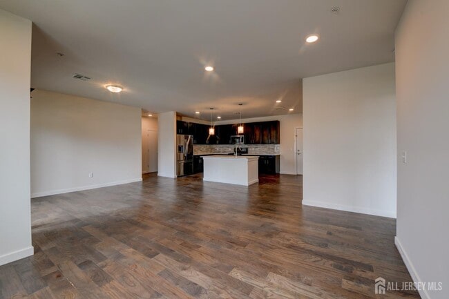 Building Photo - 722 Lorhan Dr