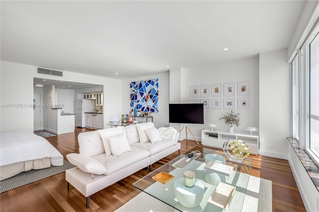 Building Photo - 4925 Collins Ave
