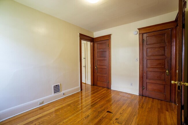 Foto del edificio - 725 Livingston Ave