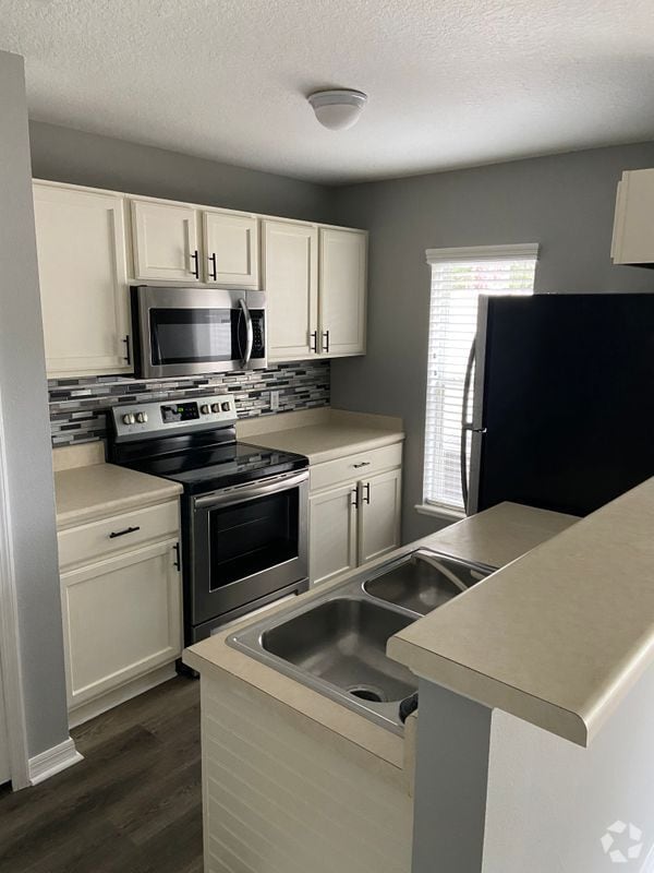 Building Photo - 7056 St Ives Ct