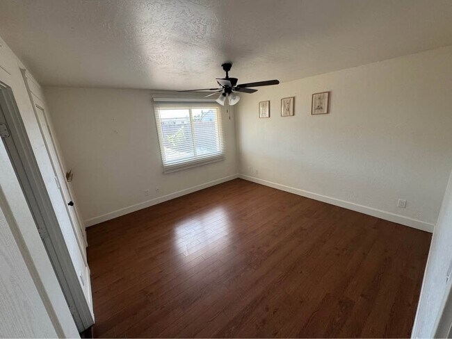 Building Photo - 343 W Santa Cruz Dr